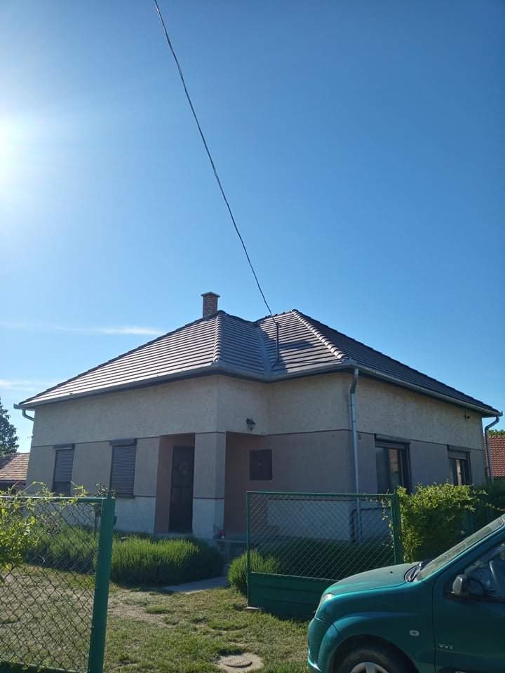 Tiszaszentimre,új tetőszerkezet,cserép fedéssel.